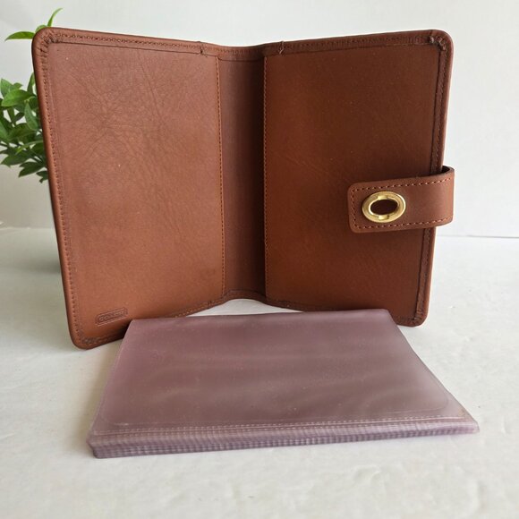 EUC Vintage Coach Pocket Photo Book with Turnlock (6915) in British Tan - Picture 10 of 10